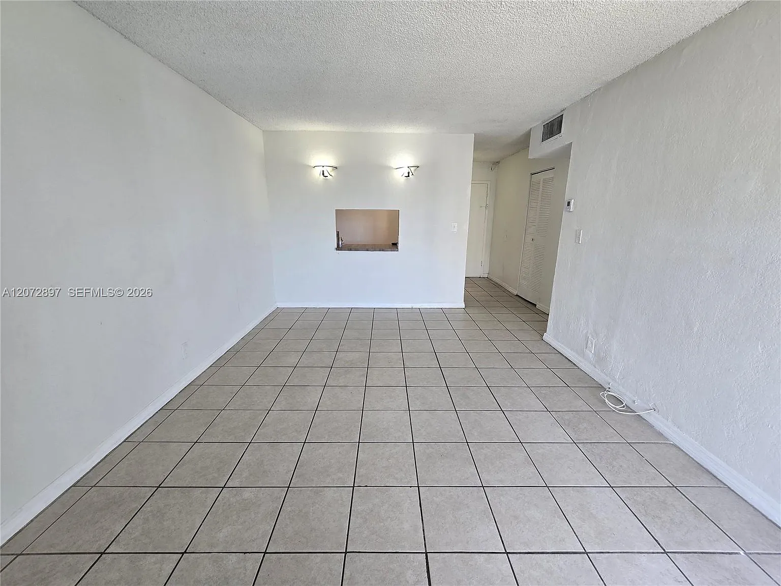 Yolanda Villas Condo — Photo 2