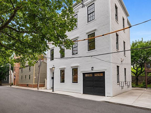 2nd image of 8 Lawrence St
