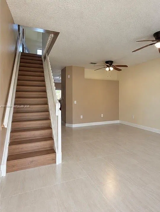 Towngate Condo Three — Photo 4