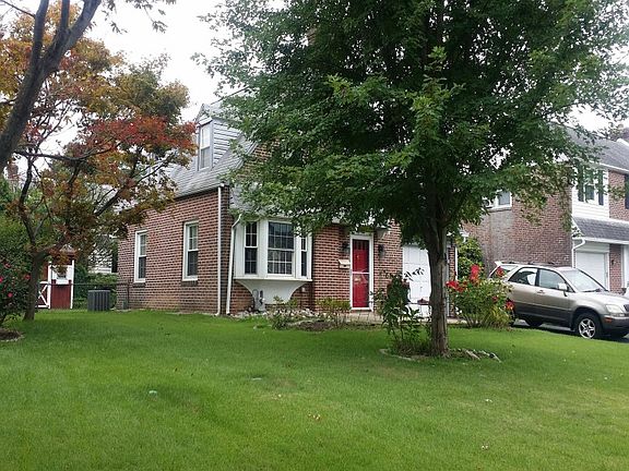 3rd image of 215 Oxford Hill Ln