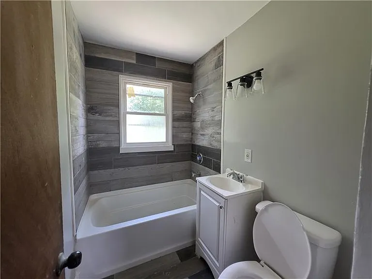 772 S Ogden Ave — Photo 10