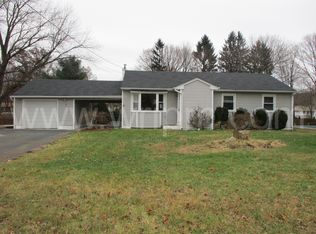 3 Starlight Rd, Oak Ridge, NJ 07438