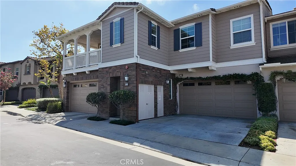 3 bed, 2.5 bath, 2601 sqft, $4,700 — Photo 1