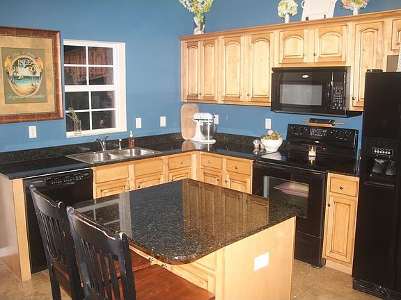 Kitchen w/Granite
