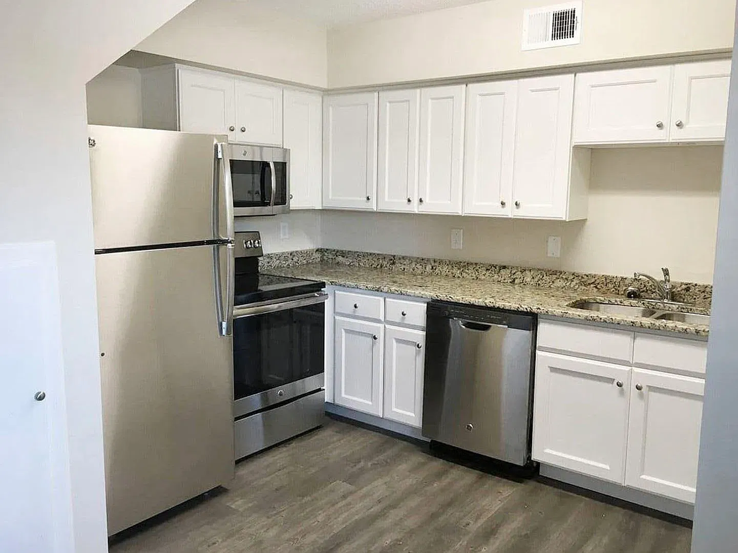 2 bed, 1100 sqft, $1,150 — Photo 2