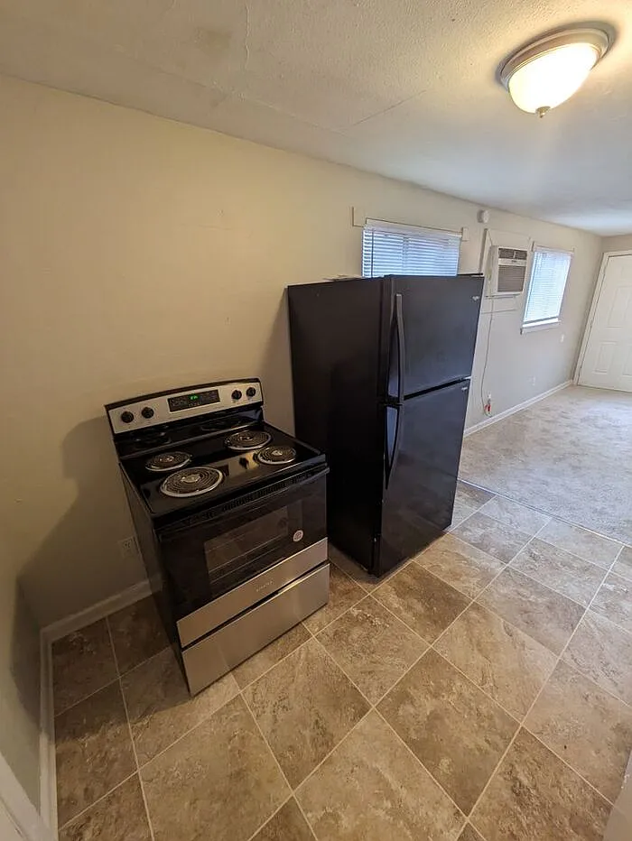 2 bed, 1.0 bath, 624 sqft, $895 — Photo 3