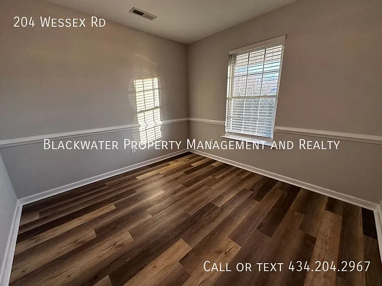 204 Wessex Rd — Photo 9