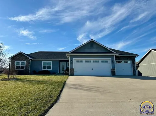 5319 NW Sterling Chase Dr, Topeka, KS 66618