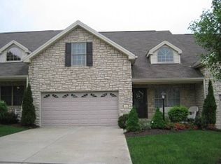 1060 Surrey Woods Dr, Canonsburg, PA 15317