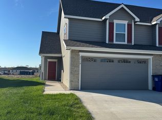 2719 Chasehire Dr, Lawrence, KS 66046