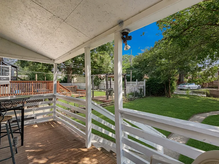 3960 Tholozan Ave — Photo 32