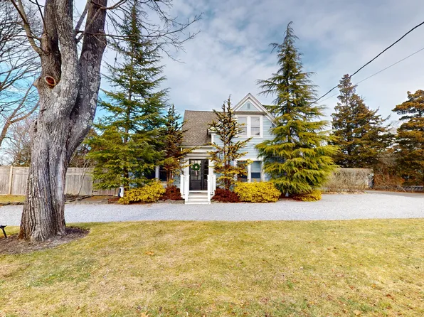 15 Walnut Ave, East Quogue, NY 11942