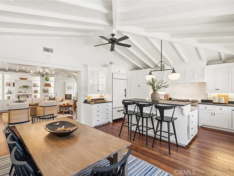 2035 Miramar Dr — Photo 3