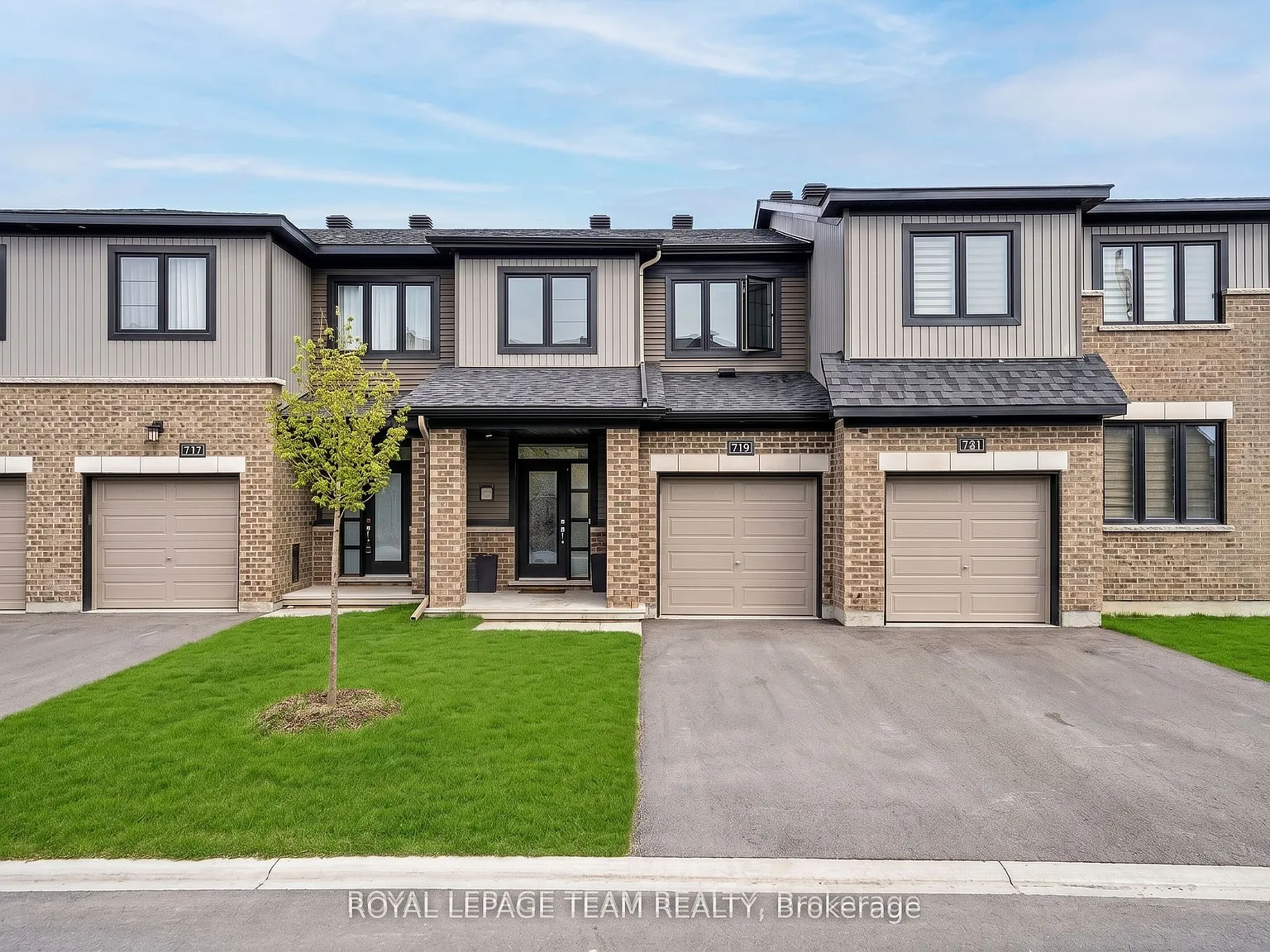 3 bed, $2,700 — Photo 1