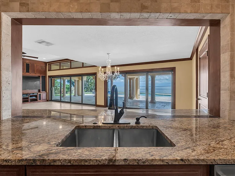 5810 Bahama Shores Dr S — Photo 14