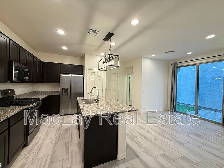 1708 S 83rd Way — Photo 5