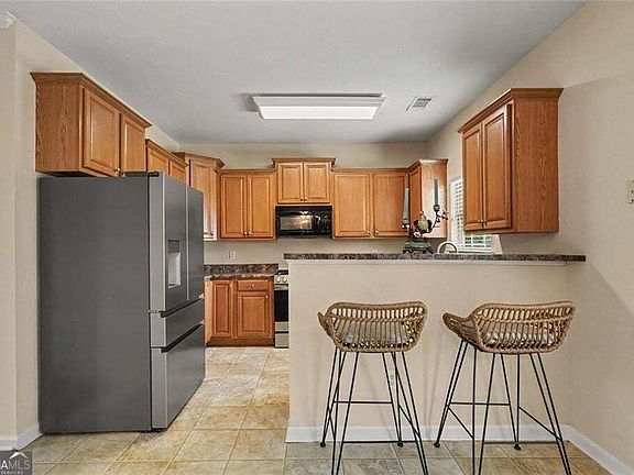 5th image of 323 Scarlet Oaks Dr