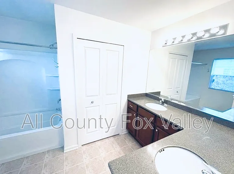 459 Grosvenor Ln — Photo 10
