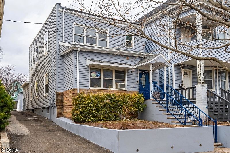1st image of 526 Jackson Ave