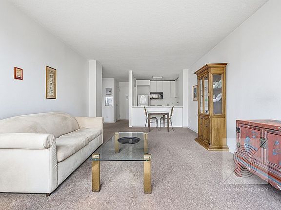 3rd image of 200 W 79th St APT 17H