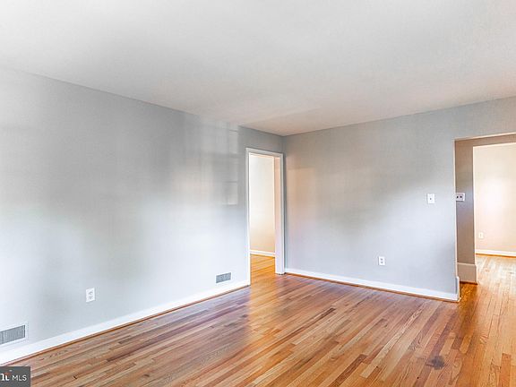4th image of 2759 W George Mason Rd