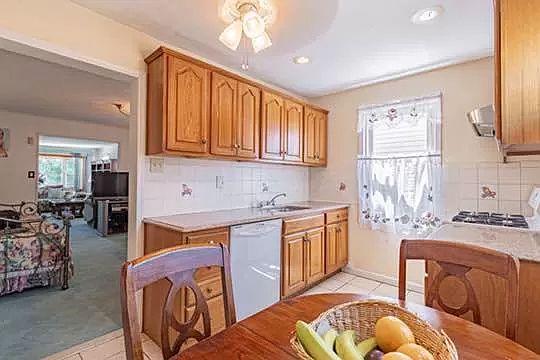 5th image of 90-52 208th St #1
