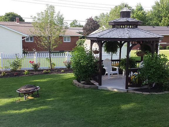 5th image of 79 Elmwood Dr