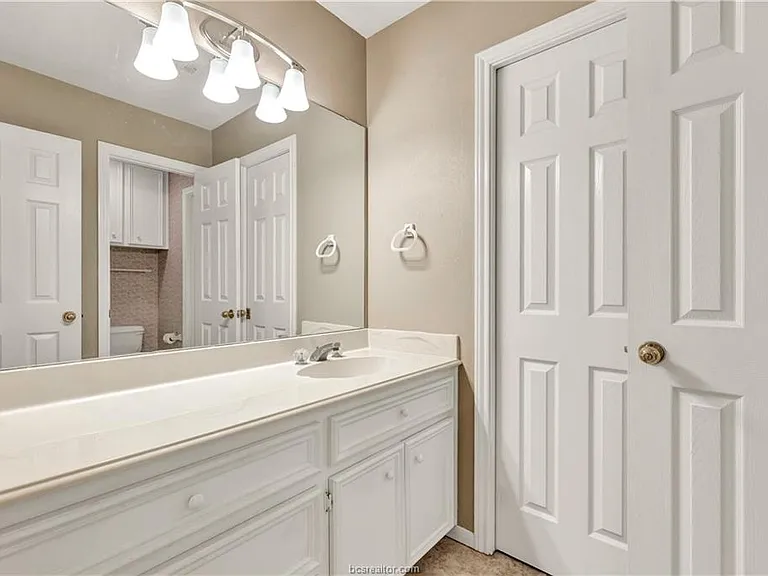 4601 Valley Brook Cir — Photo 28