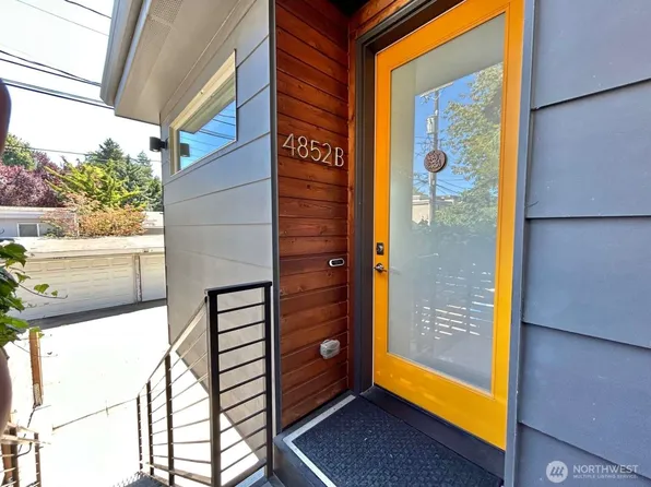 4852 40th Avenue SW #B, Seattle, WA 98116