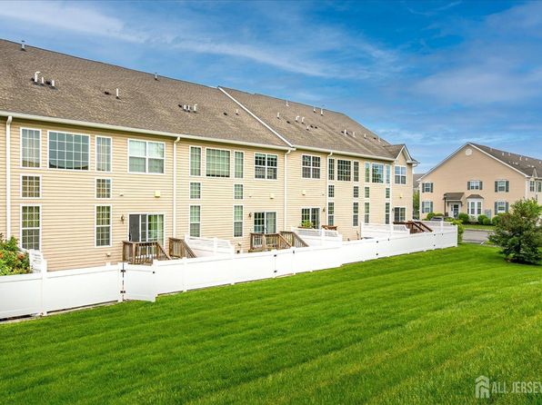 2342 Berkshire Ln, North Brunswick, NJ 08902