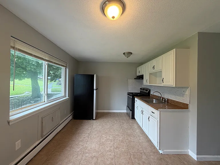 1054 Bank St #30 — Photo 1