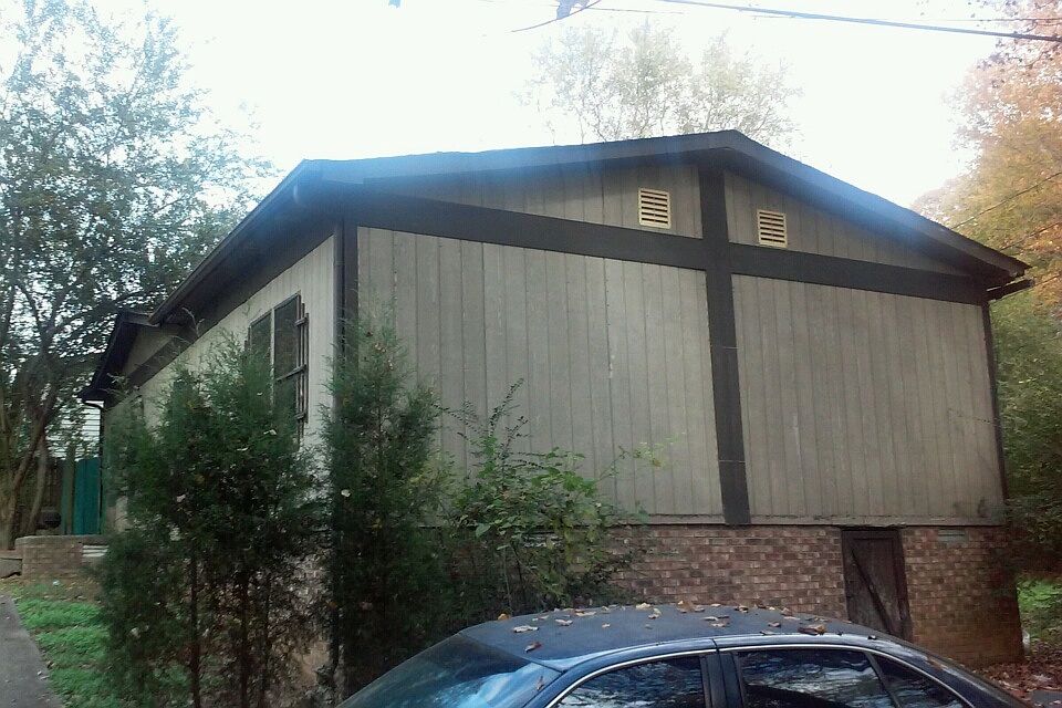 2nd image of 121 N Poole St
