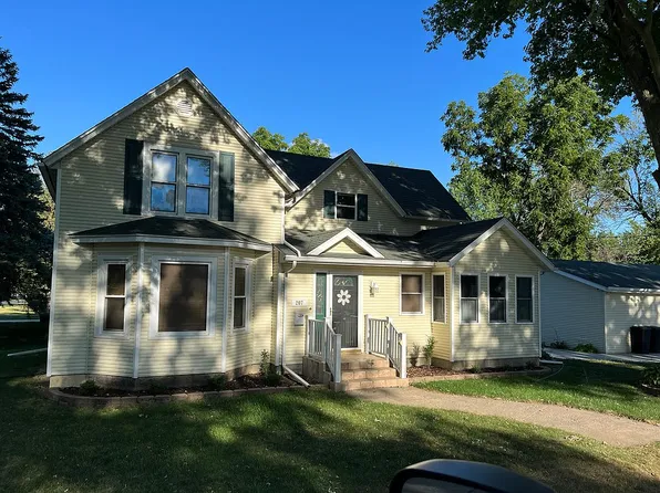207 3rd St SE, Badger, IA 50516