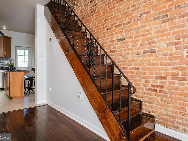 618 S Newkirk St — Photo 5