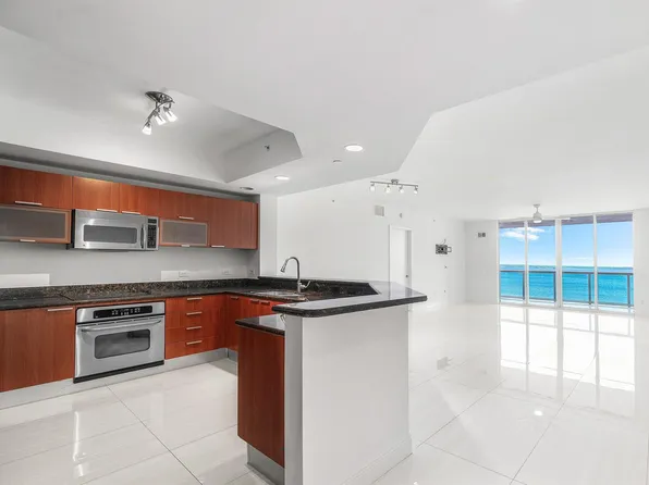 2650 Lake Shore Dr Unit 1005, Riviera Beach, FL 33404