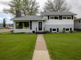 809 N Riverside Dr E, Drumheller, AB T0J 0Y5