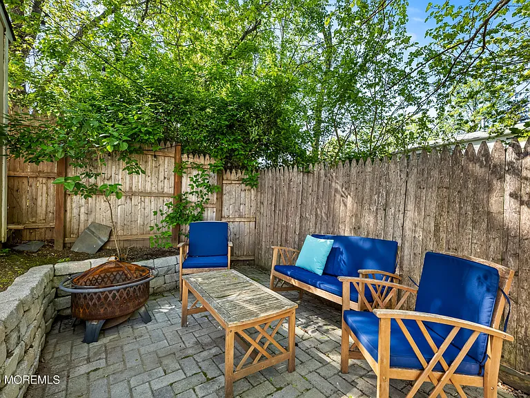 105 Wayside Dr — Photo 30