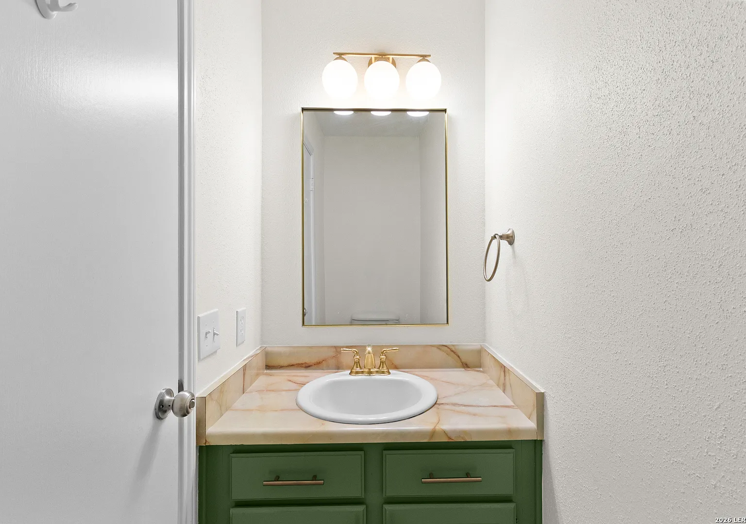 3 bed, 2.5 bath, 1280 sqft, $1,795 — Photo 3
