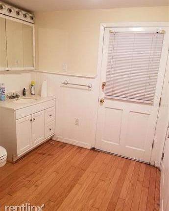 2nd image of 1507 E Crawford Cir