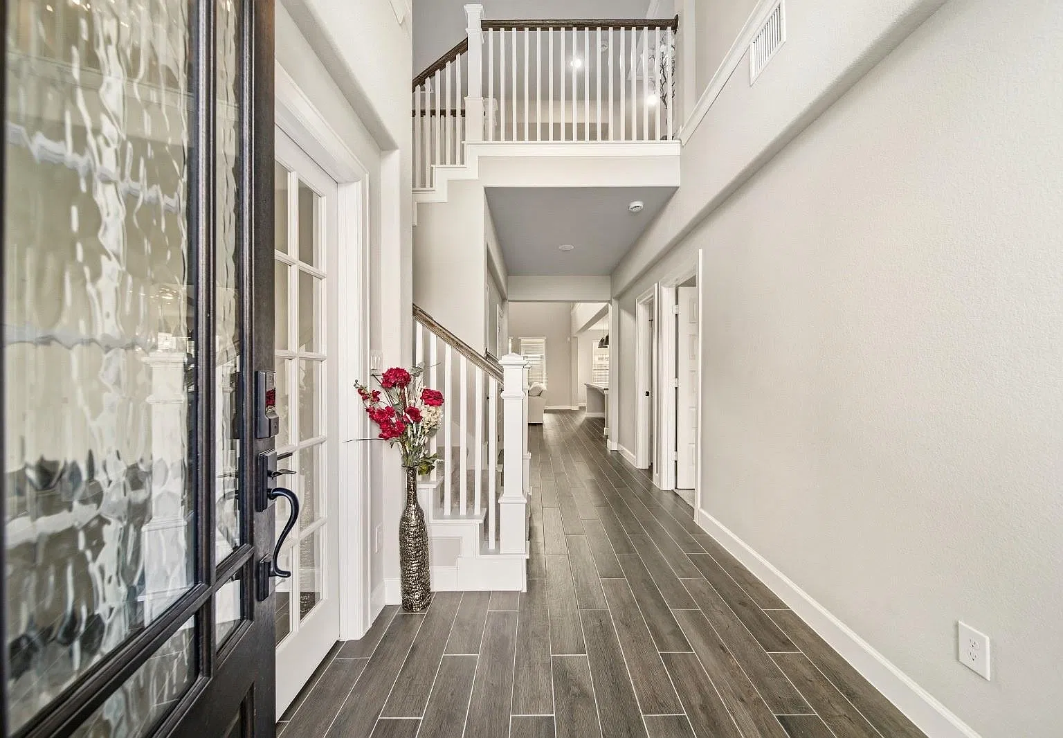 5 bed, 4.0 bath, 3583 sqft, $4,000 — Photo 4