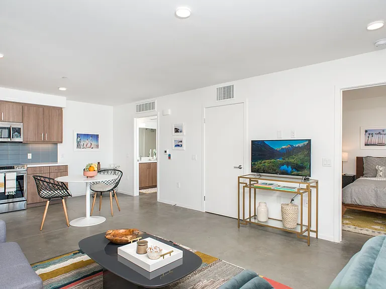 The Californian Coastal Apartments — Photo 28