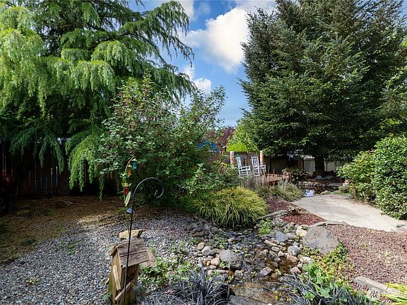 2nd image of 11720 261st Avenue Ct E