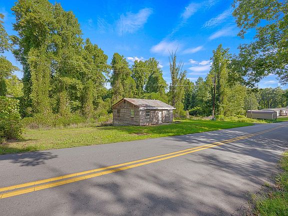 2nd image of 1279 Cove Creek Rd