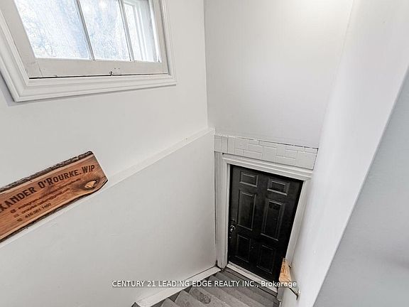 3rd image of 433 Cottesmore Ave