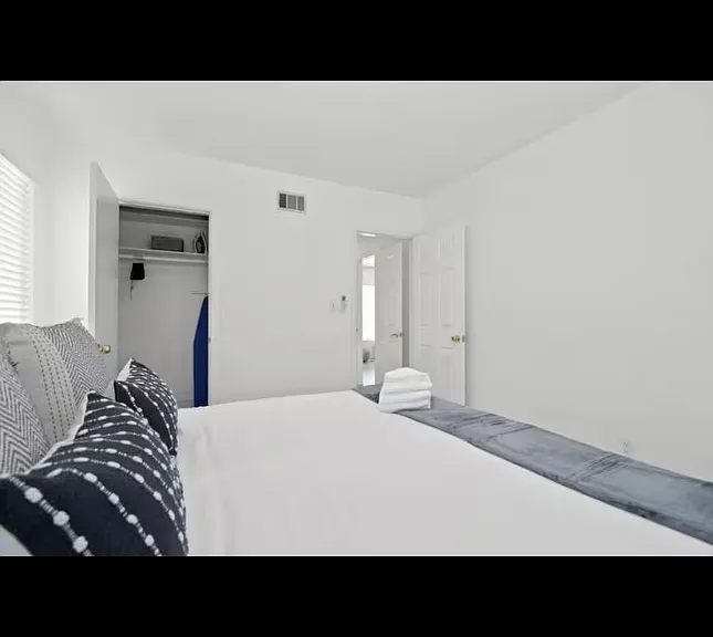 132 S Mockingbird Ln — Photo 1