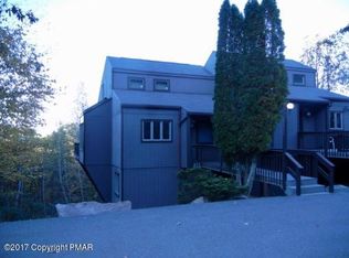 306 Cross Country Ln, Tannersville, PA 18372