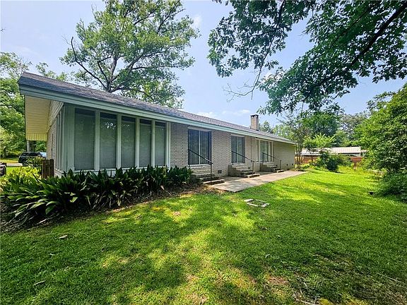 2nd image of 302 Mosley Dr