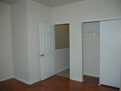 Building Photo 4