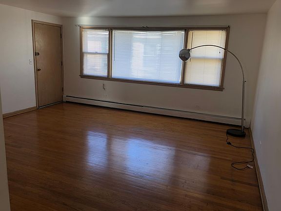 3rd image of 8728 W Berwyn Ave Unit 1S