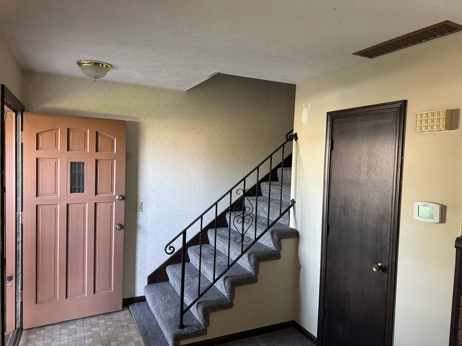2 bed, 1.5 bath, 800 sqft, $1,000 — Photo 2